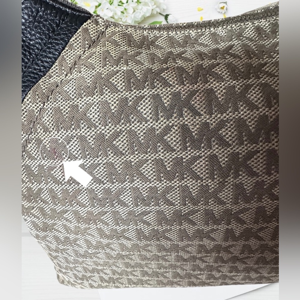 Michael Kors Aria Signature Jacquard & Black Leather Large Shoulder Bag - Picture 16 of 16